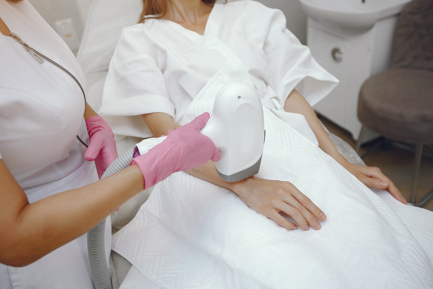 What Types of Lasers Are Commonly Used for Hair Removal in Toronto: An Expert Guide