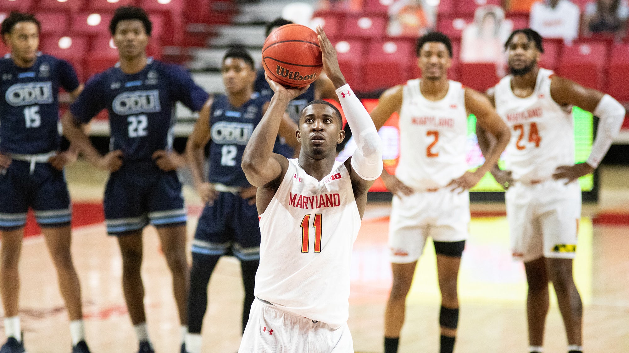 This week in photos: The return of basketball and the waxing gibbous moon