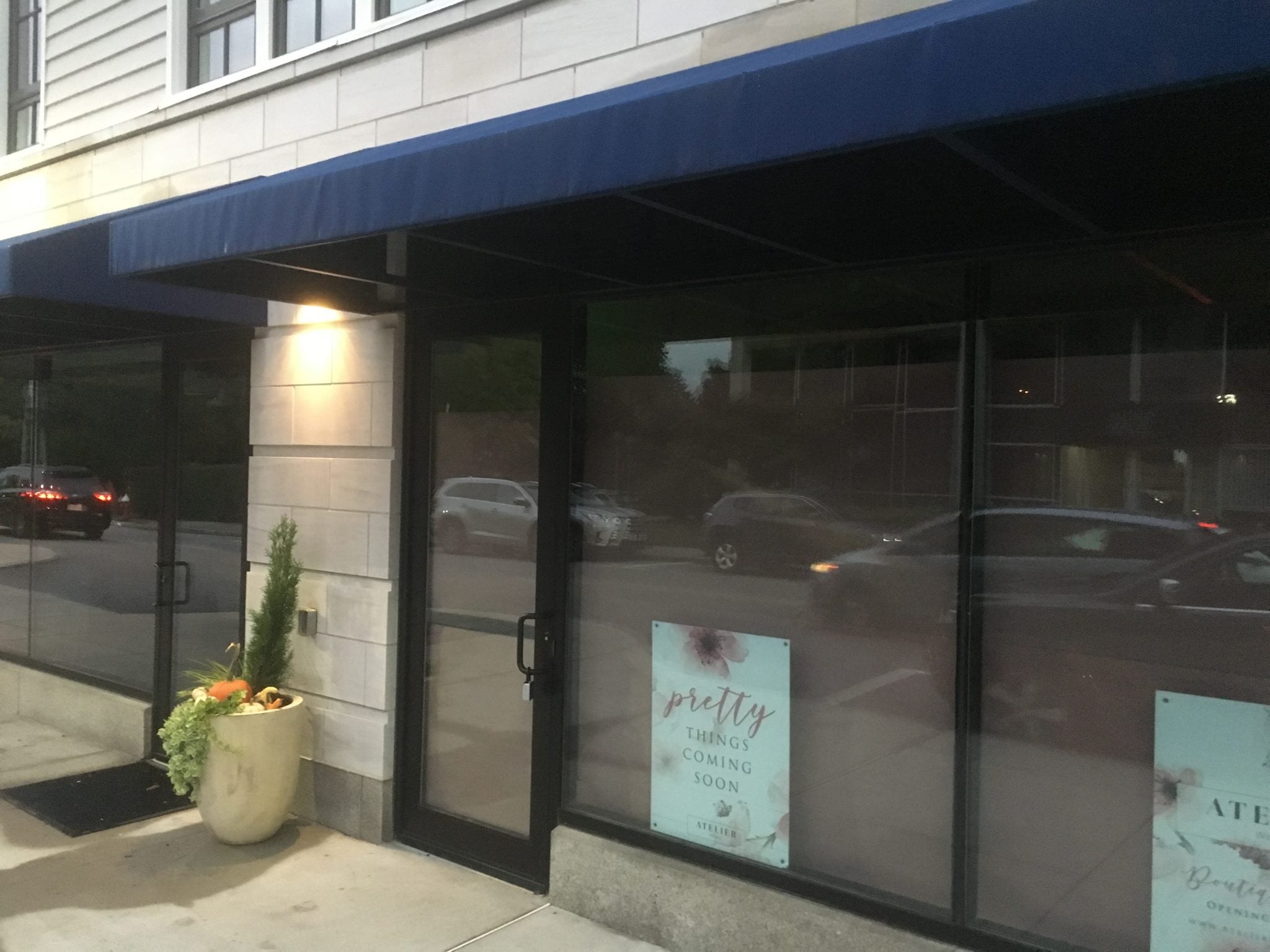 Wellesley Business Buzz: Atelier salon coming to Belclare, Huard Financial Group opens, J.Todd to celebrate fall with show